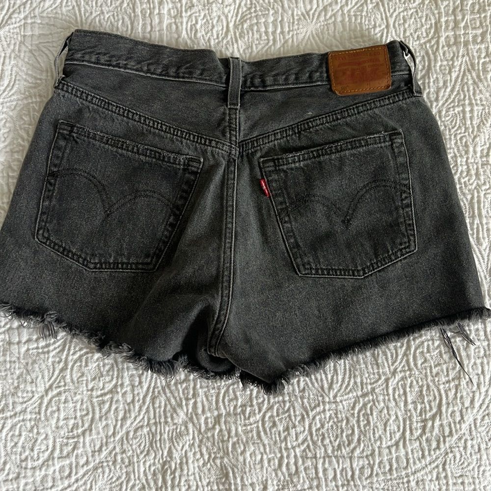 Levi's 501 Shorts - Picture 3 of 4